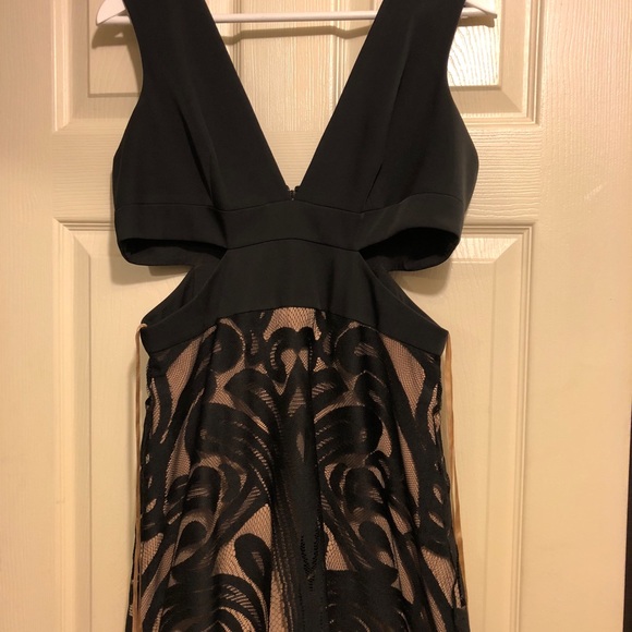 BCBG Marilyne Swirl Lace Cutout Gown - Picture 6 of 7